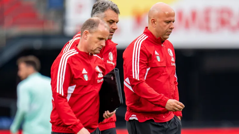 'Feyenoord in gesprek met Hulshoff over rol als hoofdtrainer'