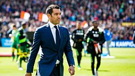 'Dan heb je aan Giovanni van Bronckhorst wel een uitstekende trainer'