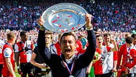 Van de landstitel tot 6-2 tegen Ajax; hoe Van Bronckhorst van Feyenoord weer een topclub maakte