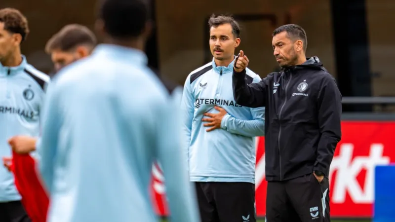 OPSTELLING | Van Bronckhorst kiest voor Vanhoutte