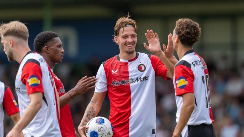 Feyenoord wint met ruime cijfers van FC Dordrecht