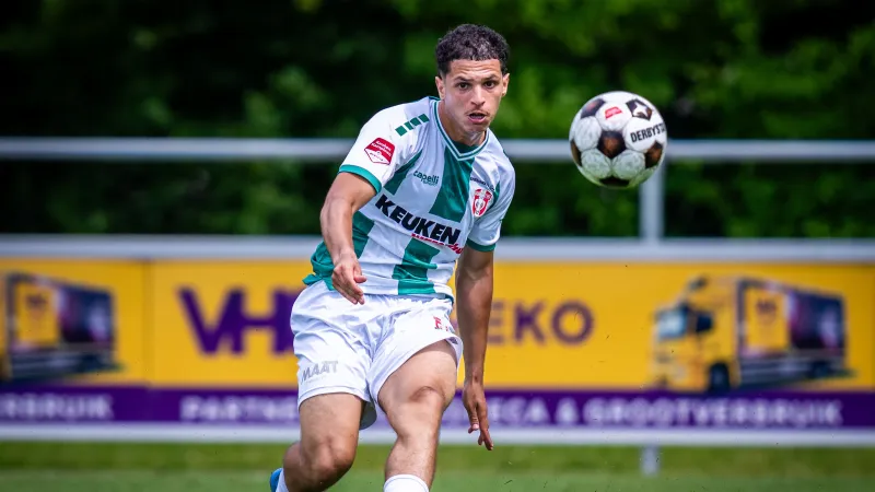 Ouarghi wil zich ontwikkelen bij FC Dordrecht: 'Dat voelt vertrouwd'