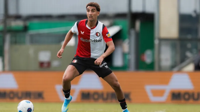 'Feyenoord en Oussama Targhalline naderen akkoord over contractverlenging'