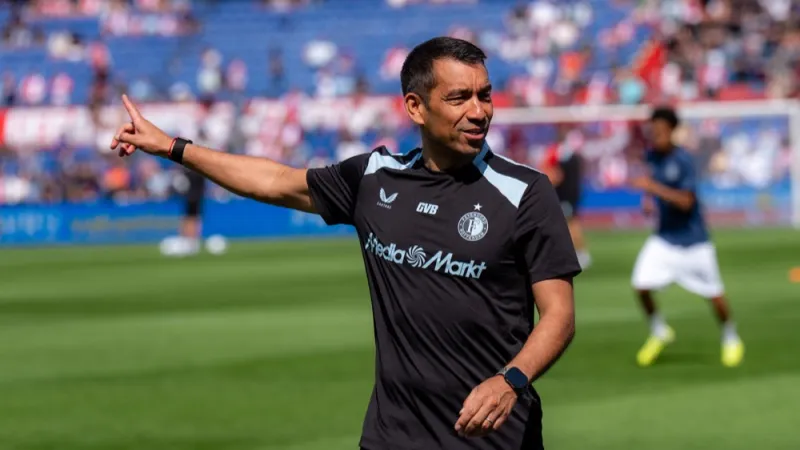 Van Bronckhorst: 'Al met al hebben we vandaag wel een stapje gemaakt weer'