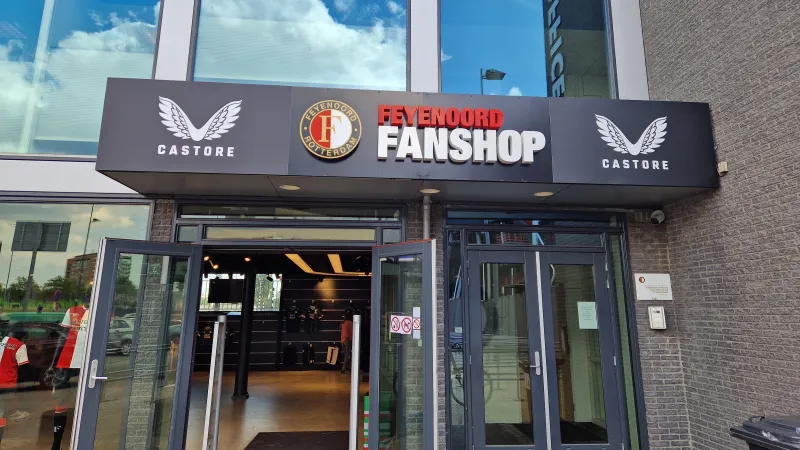 Feyenoord presenteert nieuwe uittenue 2026-2027