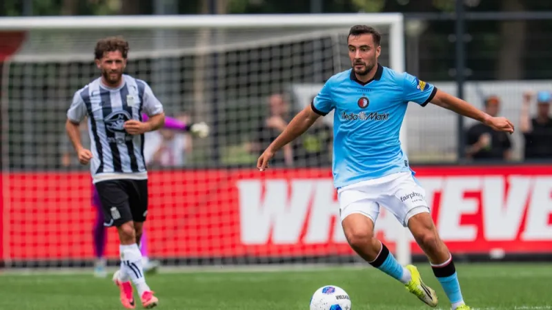Feyenoord buigt in tweede helft achterstand om en wint van Royal Charleroi Sporting Club
