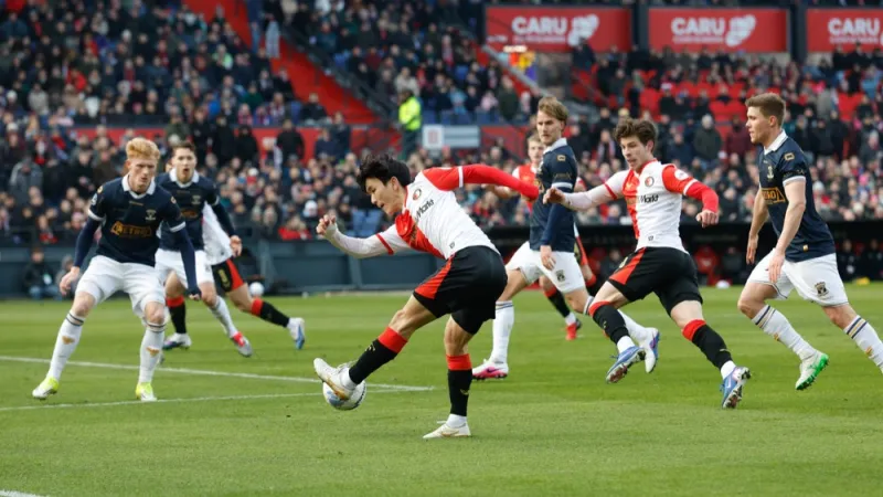 Wat betekent een mogelijk vertrek van Hwang voor het middenveld van Feyenoord?