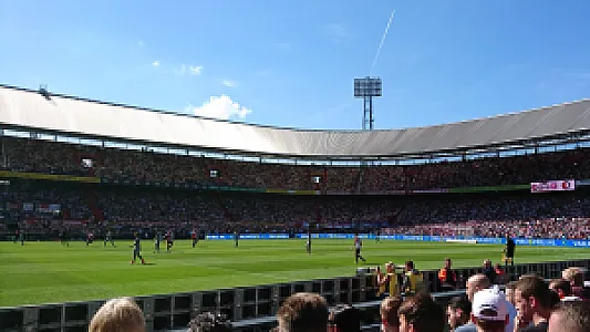 PraatMee | Welke positie moet Feyenoord voor het sluiten van de transfermarkt absoluut nog versterken?