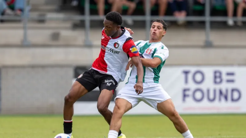'Feyenoord onderneemt poging om contract Read te verlengen'