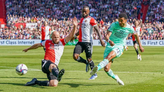 ED: 'PSV gooit lijntje uit naar voormalig Feyenoord-verdediger'