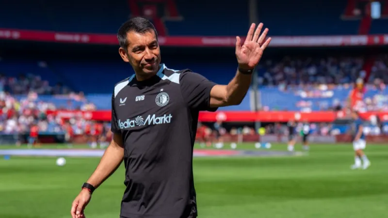 Van Bronckhorst staat zondag direct al voor lastige keuze