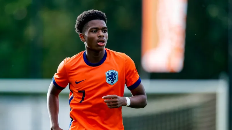 'Jerayno Schaken trainde vandaag mee bij Feyenoord 1'