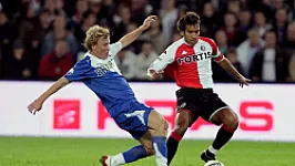 Meer dan een band: Aanvoerders waarschuwen Van Bronckhorst
