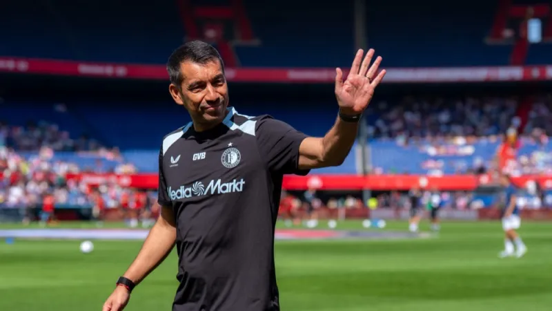 Van Bronckhorst: 'Dat is een dynamiek die heel het jaar zo zal zijn'