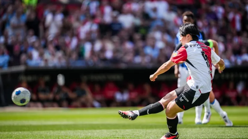 'Feyenoord bereid te praten over transfer Ueda naar Fenerbahçe SK'