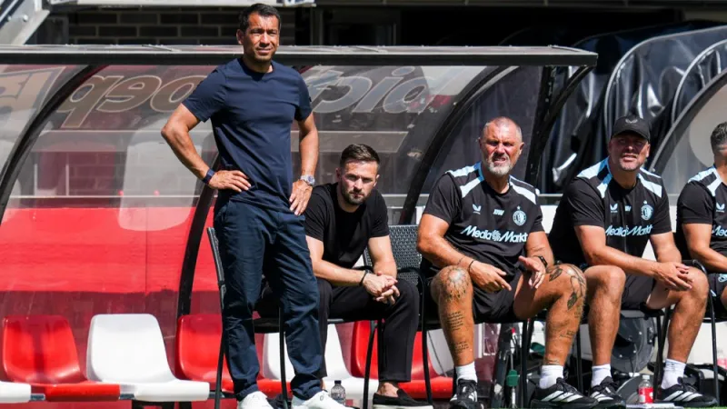 Van Bronckhorst: 'We mogen niet in de situatie komen dat het nog spannend blijft tot het einde'