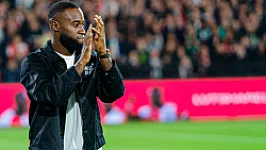 ‘Pikante ontwikkeling rond Geertruida: Ajax meldt zich voor de verdediger’