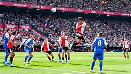 PraatMee | Moet Watanabe zondag, mits hij fit is, weer in de basis beginnen of toch Kraaijeveld