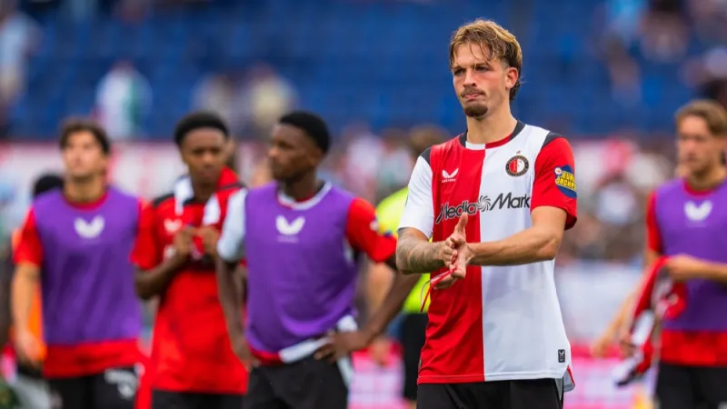 Probleem bij Feyenoord: 'Opvallend is dat Feyenoord in twee wedstrijden naar een uur een soort implosie heeft'