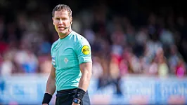 Danny Makkelie scheidsrechter bij wedstrijd tussen SC Cambuur en Feyenoord