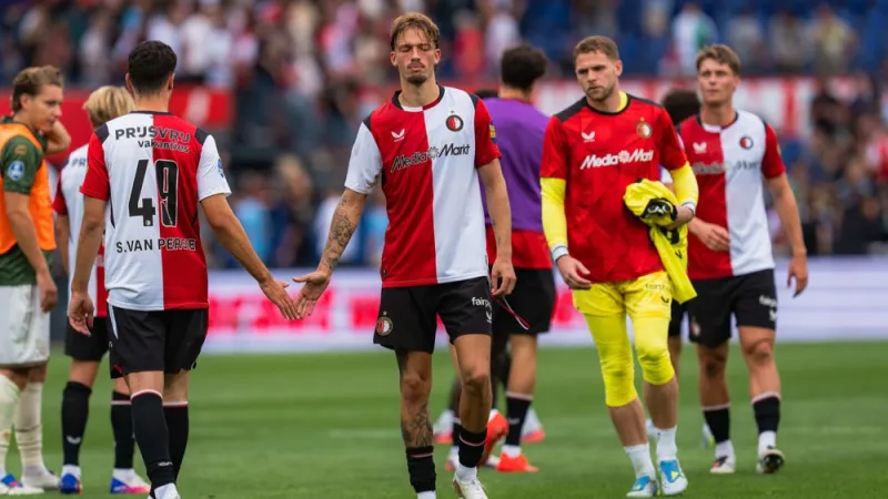 'De tijd begint te dringen en we hebben nog steeds geen gebalanceerd elftal'