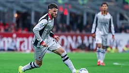 'Santiago Gimenez lijkt volledig afgeschreven bij AC Milan en lijkt apart te moeten trainen'