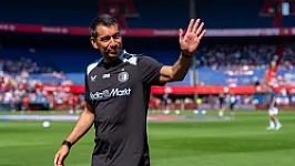 Vermoedelijke opstelling: 'Van Bronckhorst moet keuze maken op linksbackpositie'