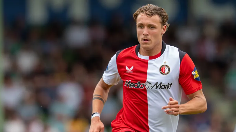 Van den Elshout bewust over kansen bij Feyenoord: 'Het ligt niet aan de trainer of ik wel of niet speel'