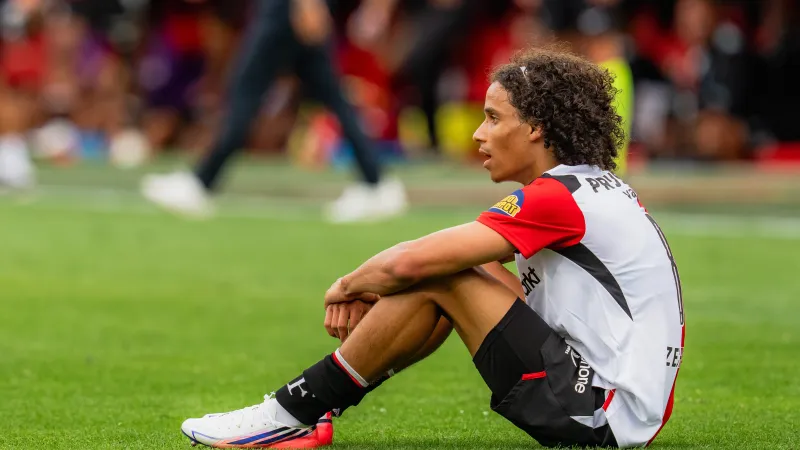 Van Bronckhorst duidelijk over Zechiël: 'Daar ben ik wel van overtuigd'
