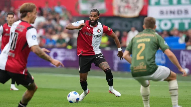 Jeremiah St. Juste haakt af in warming-up