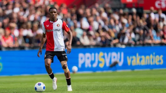 'Feyenoord in gesprek over openbreken contracten van Read en Targhalline'