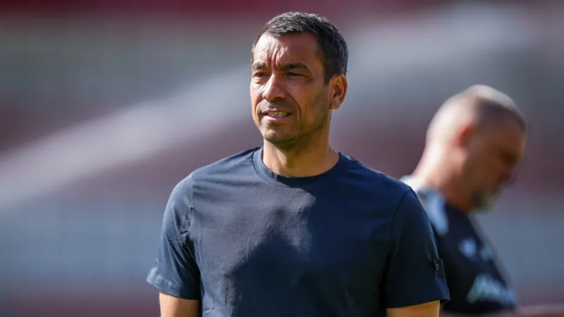 Vermoedelijke opstelling: 'Van Bronckhorst start met St. Juste en Vanhoutte, Ferri begint in de spits'