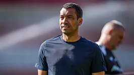 Vermoedelijke opstelling: 'Van Bronckhorst start met St. Juste en Vanhoutte, Ferri begint in de spits'
