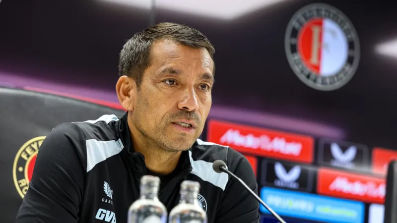 Van Bronckhorst: 'Dat wordt een hele klus tegen een goed team, maar het is een uitdaging die we hebben'