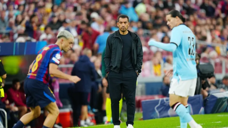 Van Bronckhorst: 'We hebben wel alles geprobeerd maar uiteindelijk was de uitslag ook verdiend voor FC Barcelona'