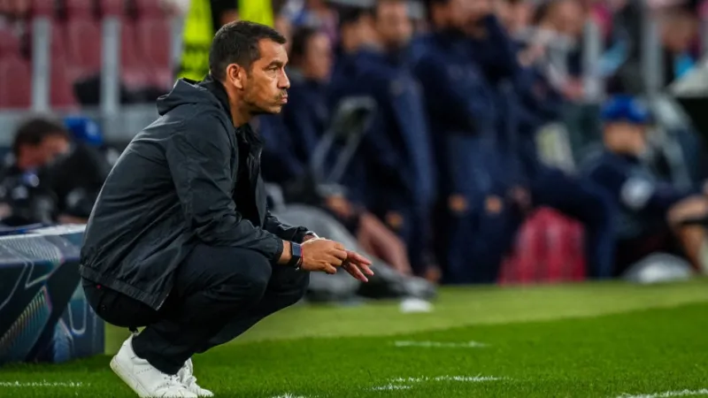 Van Bronckhorst kritisch na nederlaag: '5-1 is wel te veel'