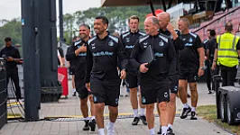 Van Bronckhorst heeft belangrijk aandachtspunt: 'Daar zal ik, maar ook de staf, heel scherp in zijn'