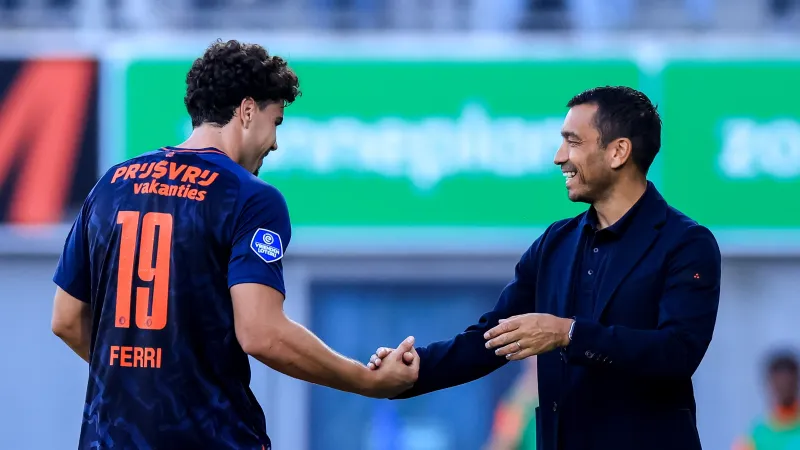 Van Bronckhorst krijgt Feyenoord op de rit: 'Ze maken echt stappen'