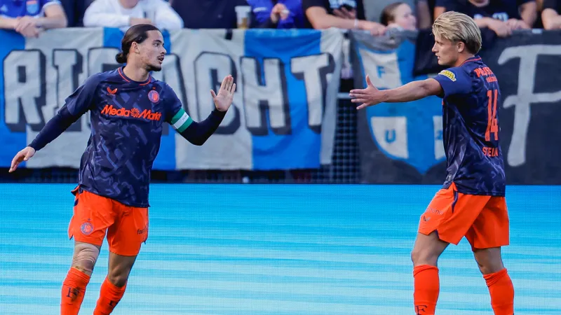 Knop om na mislukte megadeal, Feyenoorder laat voeten spreken na gesprek met Van Bronckhorst