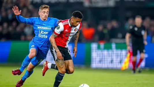Reiss Nelson vandaag aanwezig op trainingsveld van Feyenoord