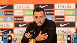 Xavi spreekt maandag de pers toe: twee vragen die hij over Zechiël en andere Feyenoorders kan beantwoorden