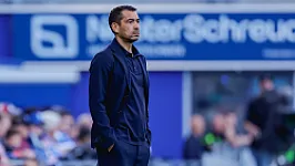 Van Bronckhorst geeft uitleg over afwezigheid Van Persie en Borges