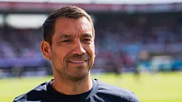 Van Bronckhorst: 'Dan is de wedstrijd eigenlijk al gespeeld in een half uur'