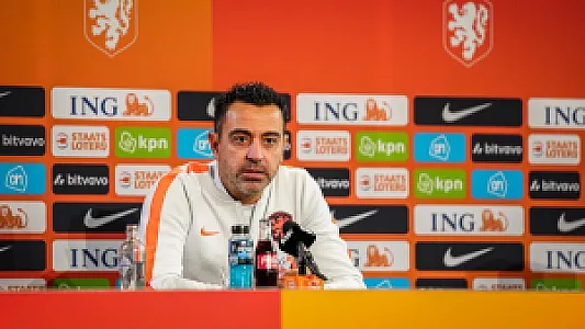 Xavi geeft uitleg over het niet selecteren van Valente: 'De deur is altijd open'