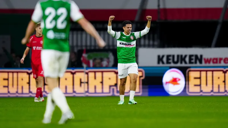 Ayoub Ouarghi bezorgt FC Dordrecht winst met wonderschone treffer