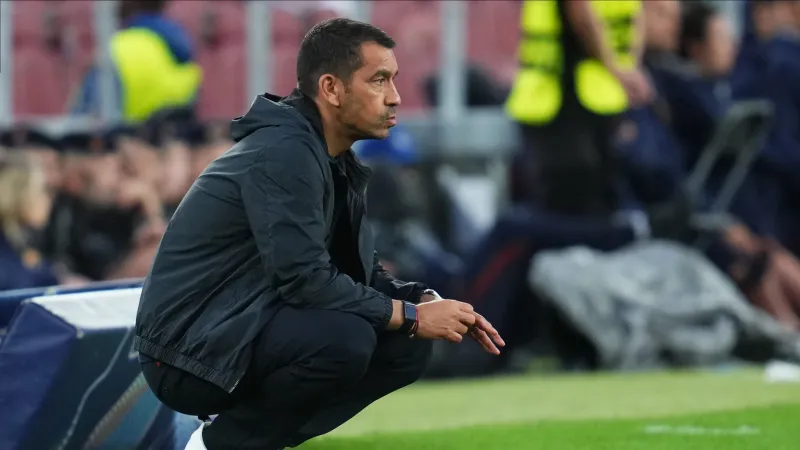 UEFA straft Feyenoord fors na Barcelona, ook Van Bronckhorst aangepakt
