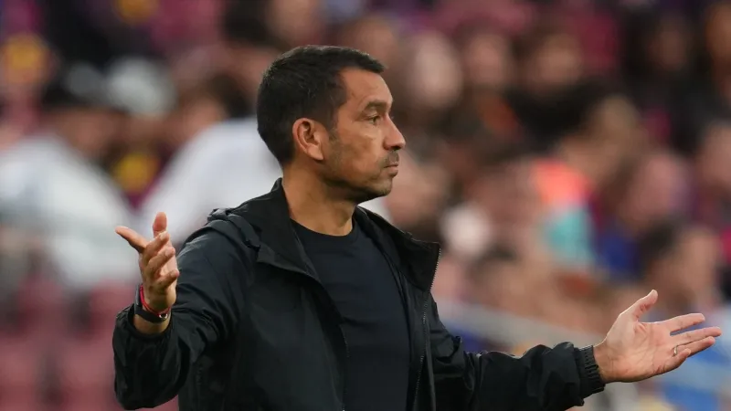 Van Bronckhorst slaat terug na harde Feyenoord-kritiek: 'Dat was natuurlijk totaal niet zo'