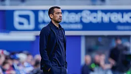 OPSTELLING | Van Bronckhorst moet noodgedwongen wijzigingen doorvoeren