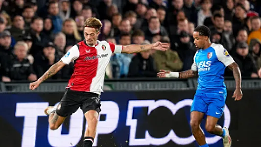 Valente geniet weer bij Feyenoord en wijst op groot verschil: 'Dat heb ik gemist'