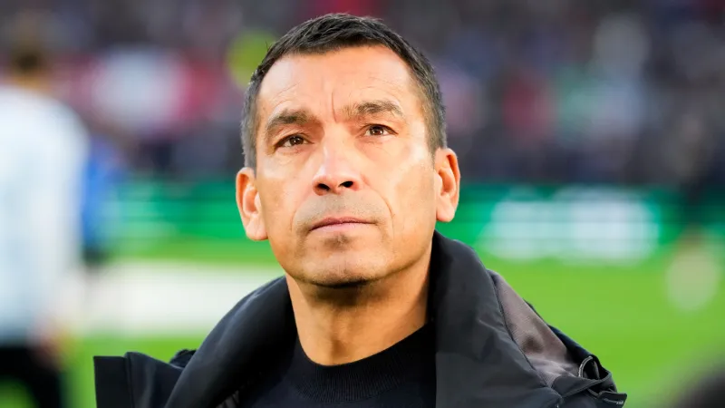 Van Bronckhorst vindt koppositie niet belangrijk: 'Dat zegt me niet zoveel'